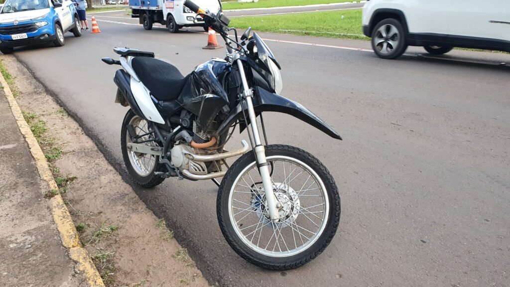 Acidente envolve três veículos na Avenida Tiaraju
