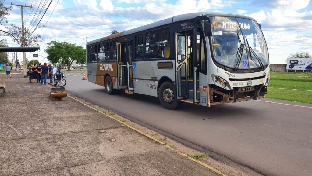 Acidente envolve três veículos na Avenida Tiaraju
