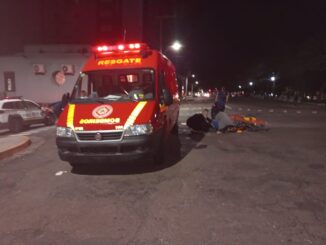 Motociclista e duas menores sofrem ferimentos em acidente na Praça Nova