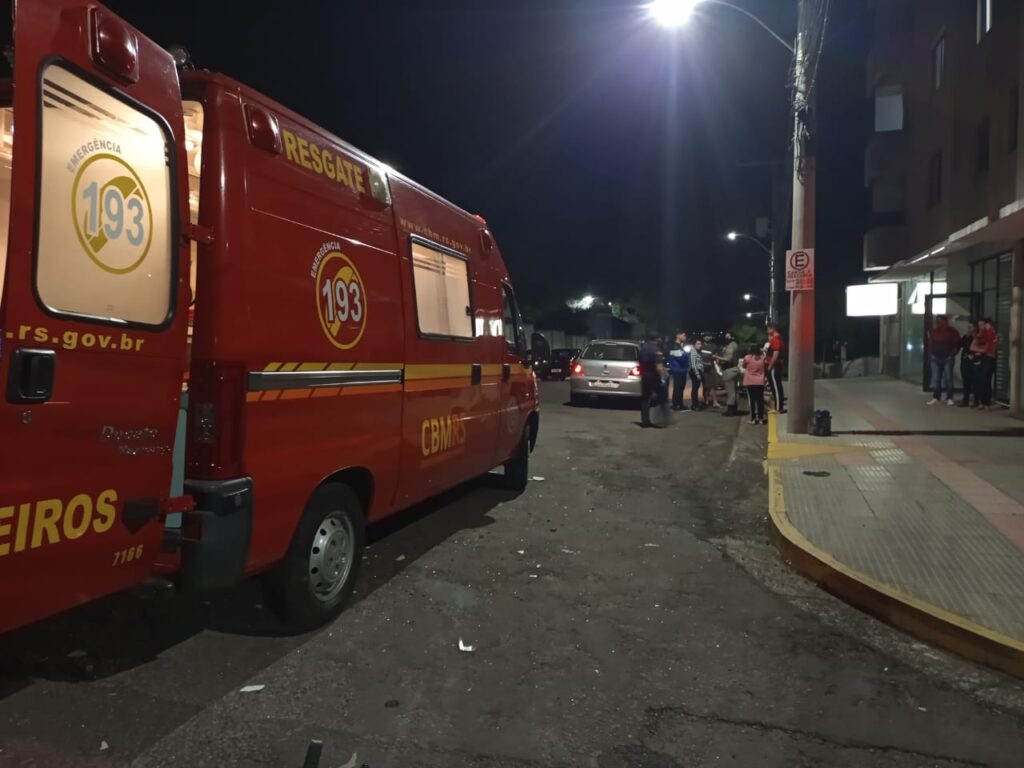 Motociclista e duas menores sofrem ferimentos em acidente na Praça Nova