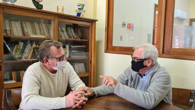 Mainardi e Edemundo, da ARCO, acertam mobilização para aprovar projeto que disponibiliza recursos para a ovinocultura Mainardi e Edemundo, da ARCO, acertam mobilização para aprovar projeto que disponibiliza recursos para a ovinocultura