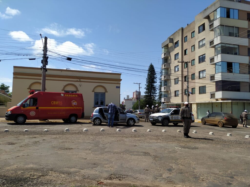Motorista avança preferencial e causa acidente na Praça general Osório