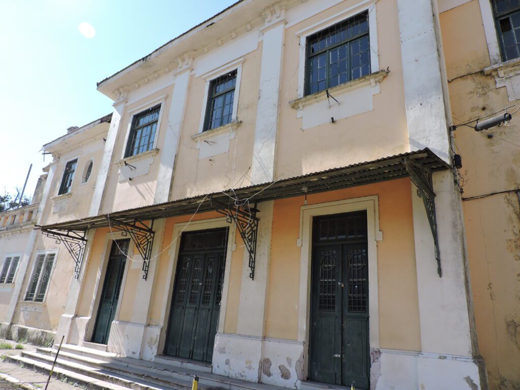 Por que o prédio da nossa Estação Férrea não pode ficar assim?