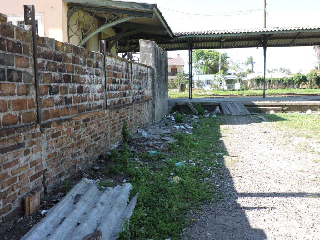 Por que o prédio da nossa Estação Férrea não pode ficar assim?