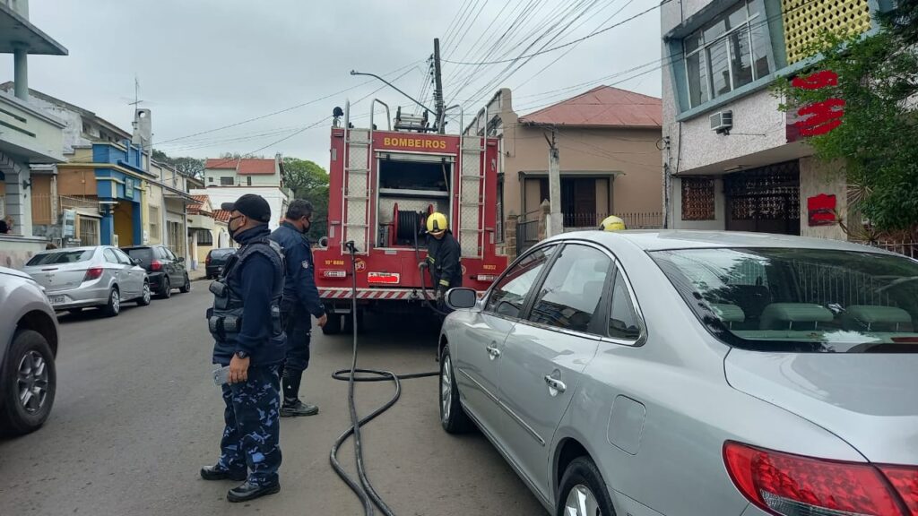 Princípio de incêndio mobiliza Bombeiros, no Centro, em Alegrete