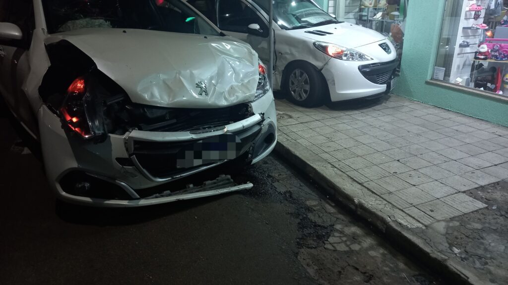 Violento acidente no cruzamento da Vasco Alves com Andradas