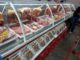 carne no balcão de mercado do