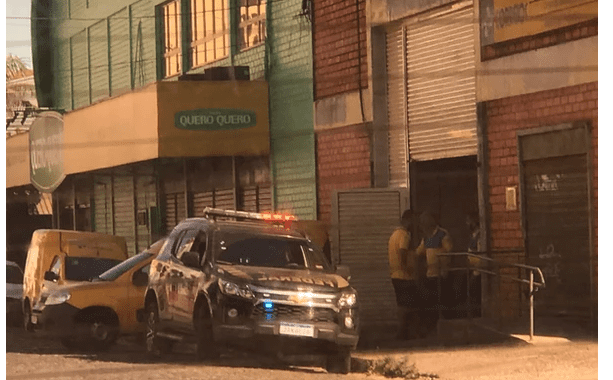 Na madrugada deste sábado (20), o Centro de Distribuição Domiciliaria dos Correios na Rua Vasco Alves no centro de Livramento, foi alvo de furto arrombamento realizado por dois indivíduos.