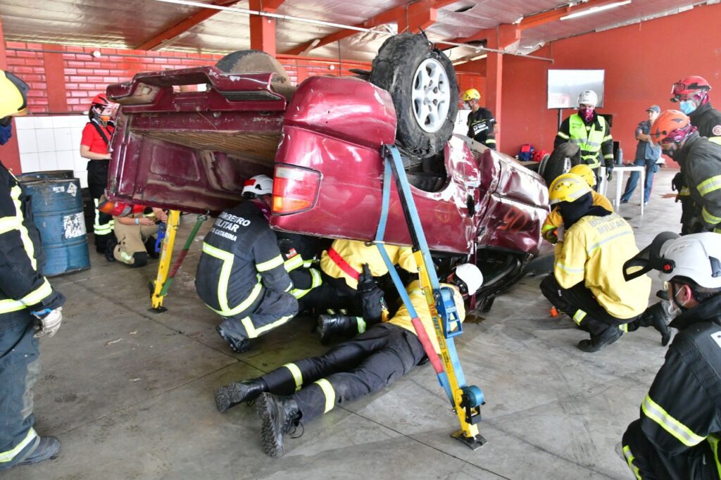 Bombeiros de Alegrete participam do maior treinamento veicular da América Latina