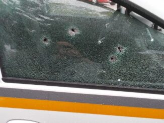 Dois suspeitos morrem e PM é baleado após tentativa de assalto a loja de armas em Farroupilha