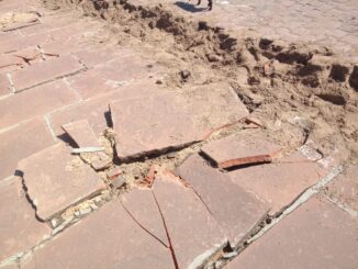 Colocação de rede água e calçadas danificadas no bairro Progresso