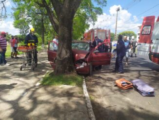 Grave acidente mobiliza Samu, Bombeiros e Brigada Militar na Avenida Eurípedes Brasil Milano
