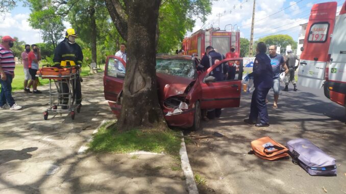 Grave acidente mobiliza Samu, Bombeiros e Brigada Militar na Avenida Eurípedes Brasil Milano