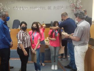 Patinadoras receberam as medalhas do encontro virtual