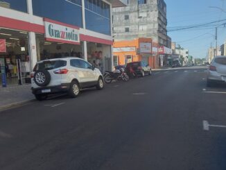 Poucas lojas abertas e movimento muito fraco no domingo