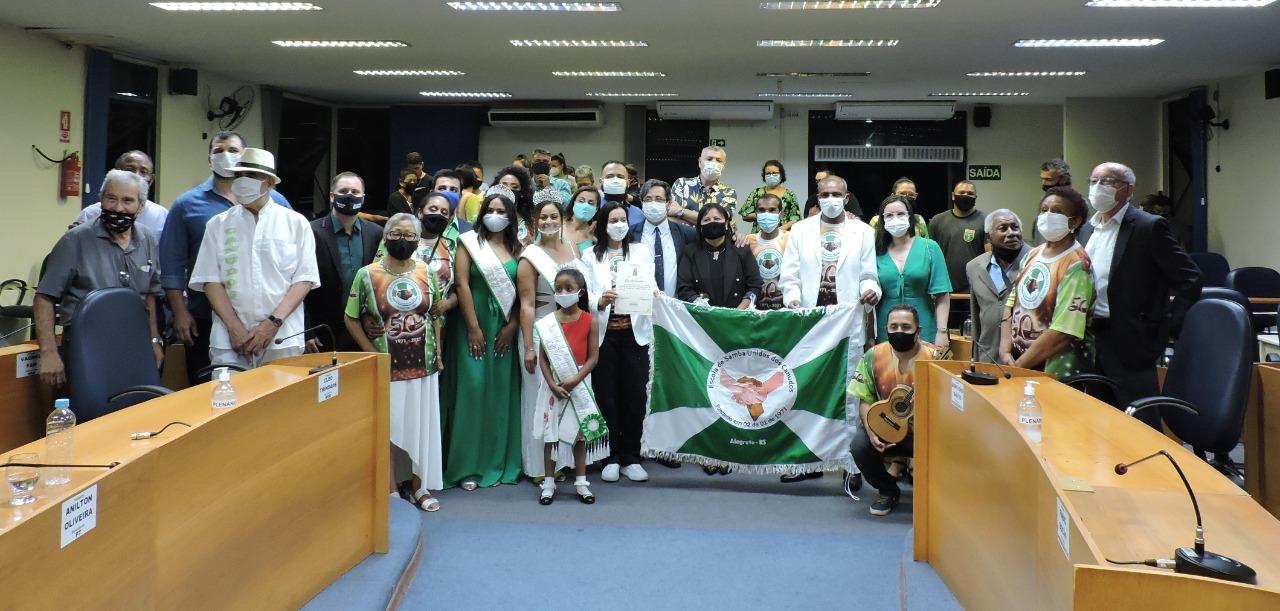 Unidos dos Canudos recebe homenagem na Câmara pelo cinquentenário da Escola