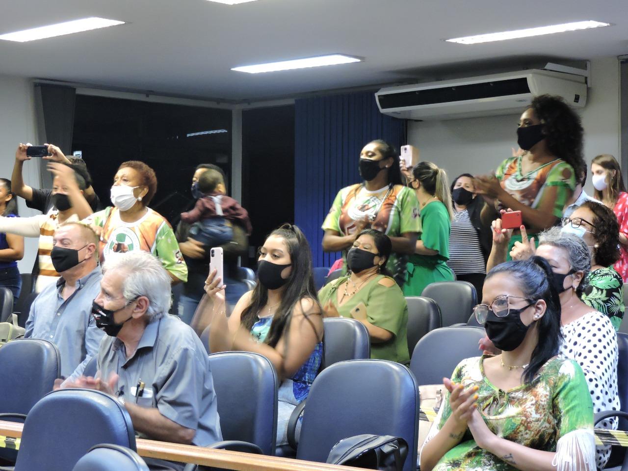 Unidos dos Canudos recebe homenagem na Câmara pelo cinquentenário da Escola