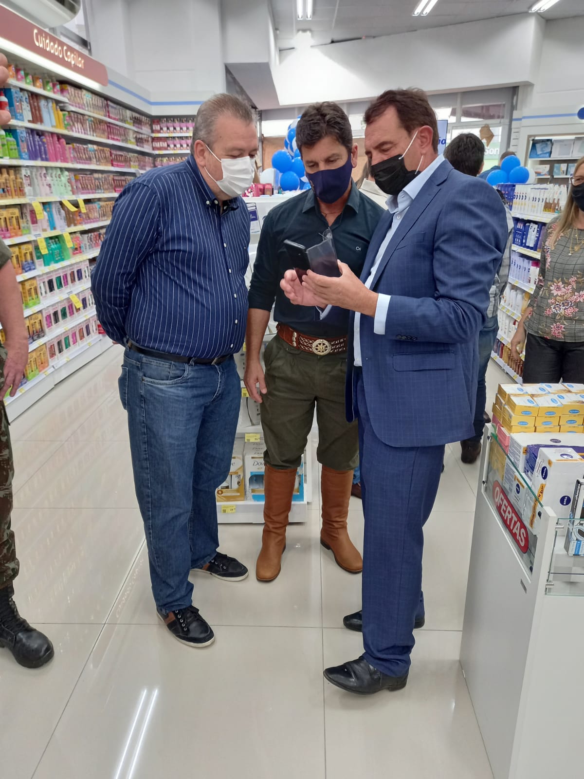 Rede de Farmácias São João inaugura duas lojas em Alegrete