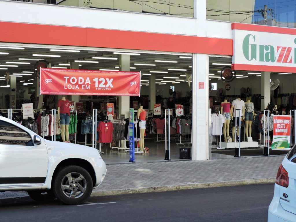 Lojas que abriram no feriado tiveram bom movimento