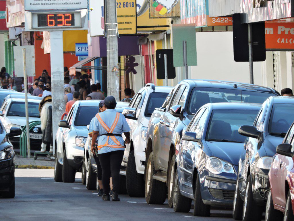 Lojas que abriram no feriado tiveram bom movimento