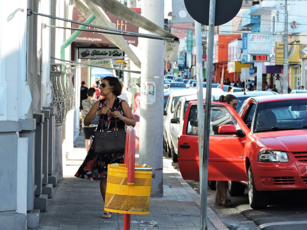 Lojas que abriram no feriado tiveram bom movimento