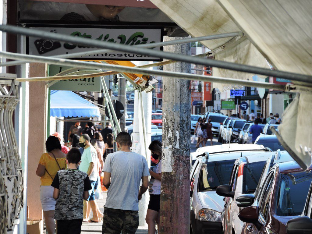 Lojas que abriram no feriado tiveram bom movimento