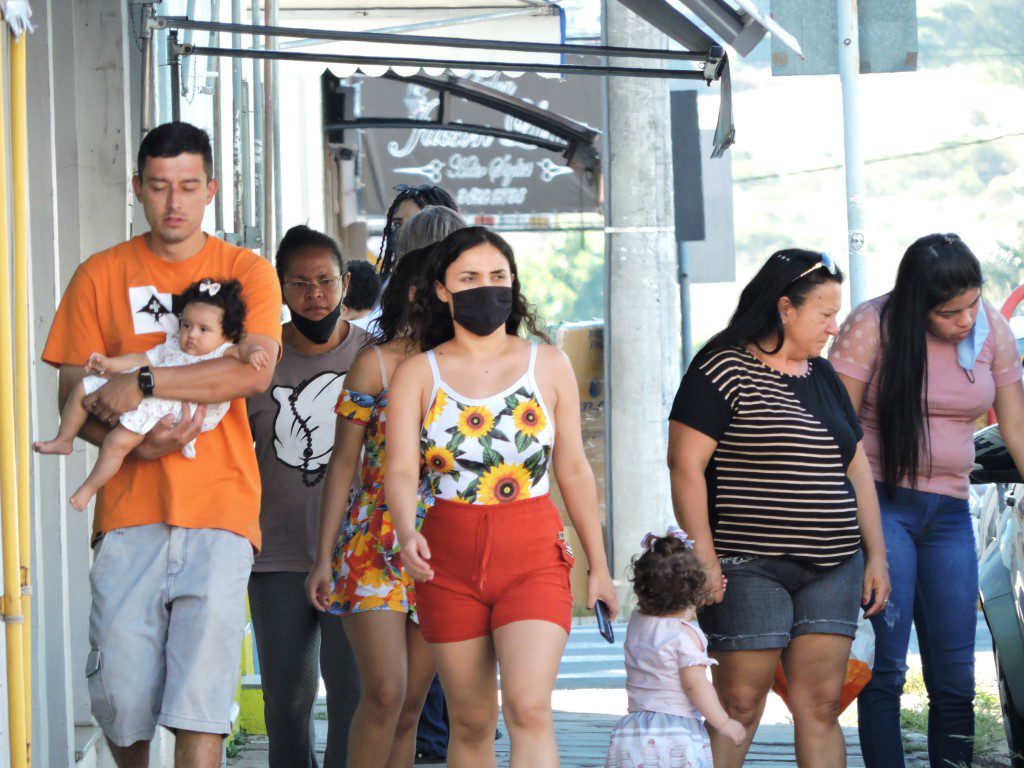 Lojas que abriram no feriado tiveram bom movimento