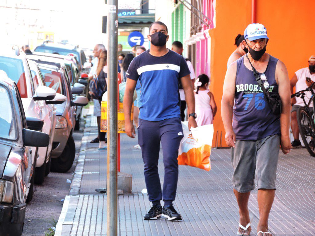 Lojas que abriram no feriado tiveram bom movimento