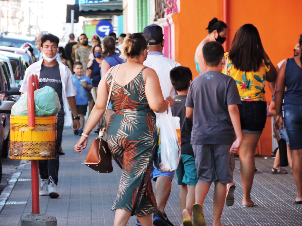 Lojas que abriram no feriado tiveram bom movimento