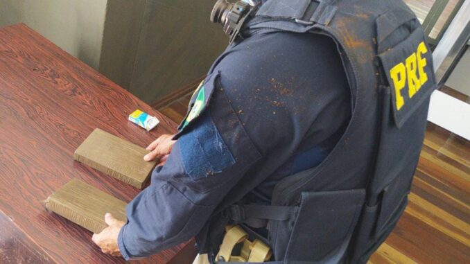 Dois traficantes são presos com drogas em Alegrete Dois traficantes são presos com drogas em Alegrete