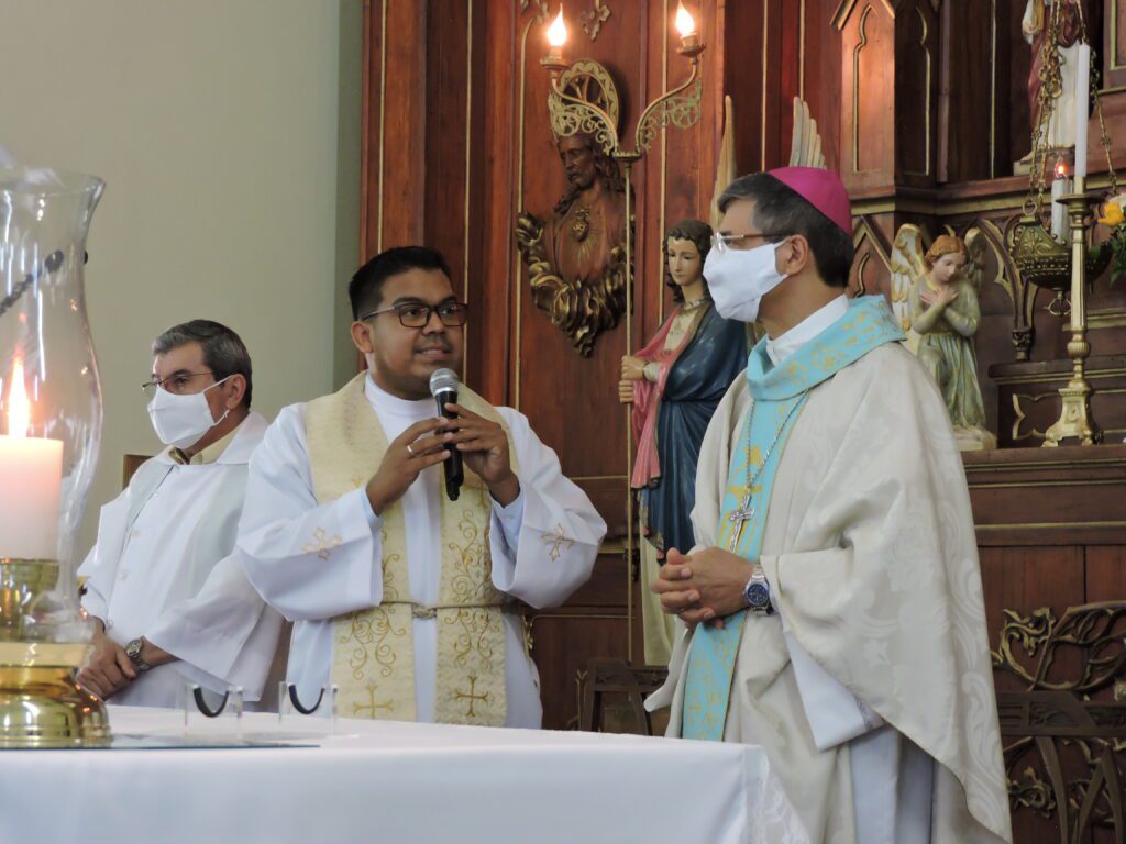 Muita devoção e fé na missa em homenagem à Padroeira de Alegrete