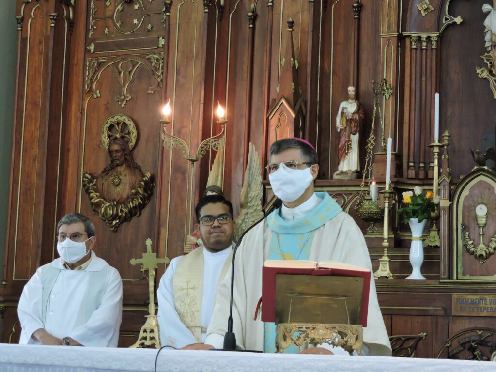 Muita devoção e fé na missa em homenagem à Padroeira de Alegrete