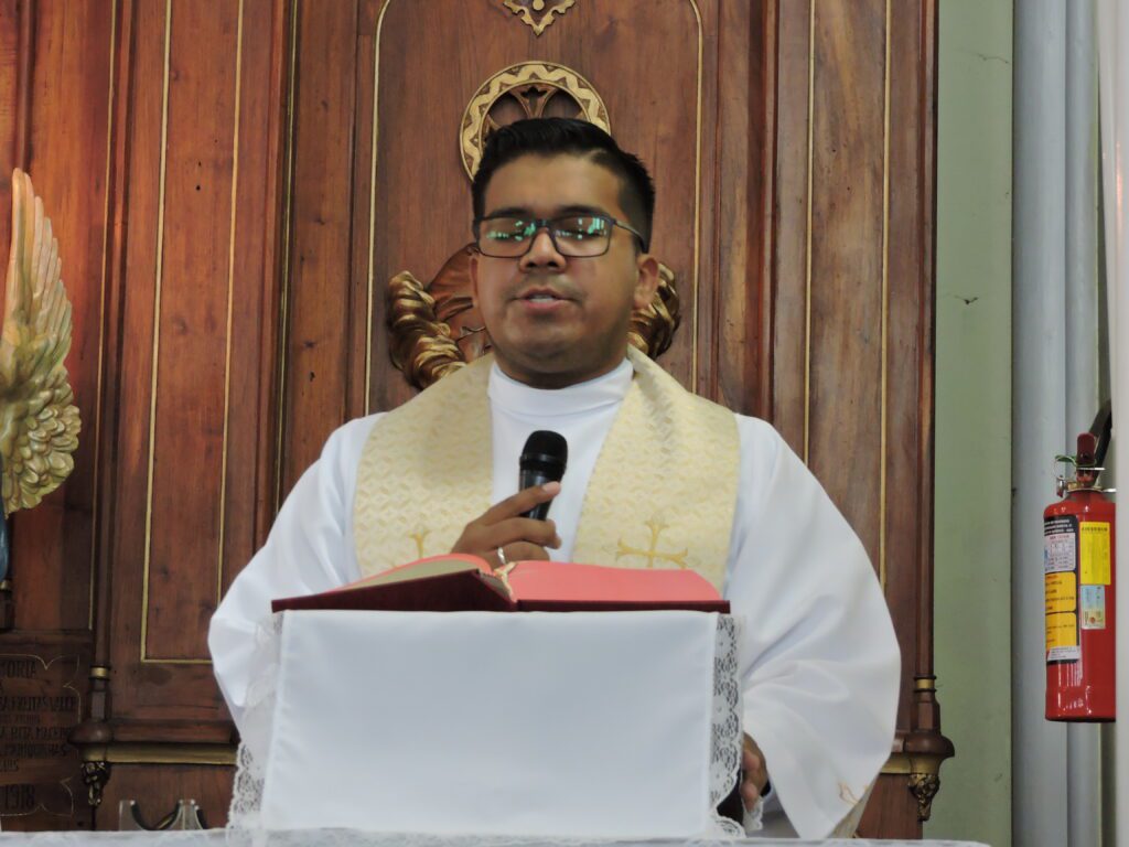 Muita devoção e fé na missa em homenagem à Padroeira de Alegrete