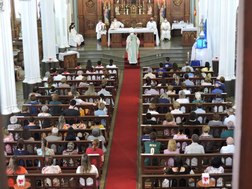 Muita devoção e fé na missa em homenagem à Padroeira de Alegrete