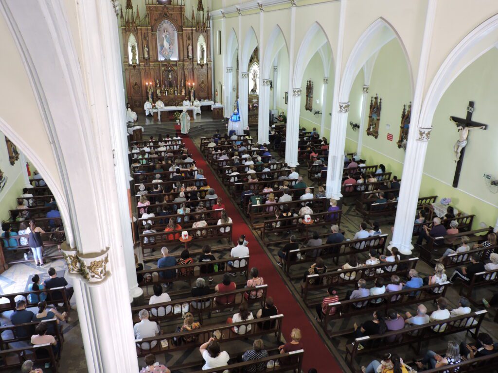 Muita devoção e fé na missa em homenagem à Padroeira de Alegrete