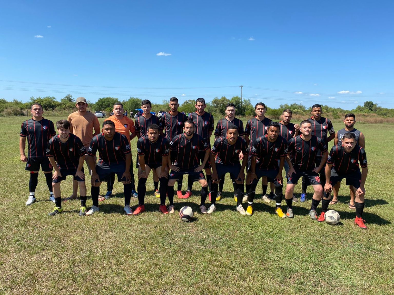 Equipe do Vera Cruz reverte premiação de torneio e doa a entidade