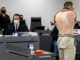 Delvani Rosso mostrou as cicatrizes das queimaduras que sofreu no incêndio da Kiss — Foto: TJ-RS