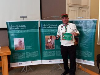 Instituto Anita Garibaldi concede medalha a historiador alegretense