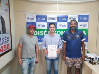 Vereador Moisés entregou os votos congratulatórios a SER Alegrete
