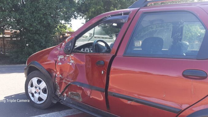 Violento acidente entre moto e caminhoneta, na Tiaraju, deixa um ferido Violento acidente entre moto e caminhoneta, na Tiaraju, deixa um ferido