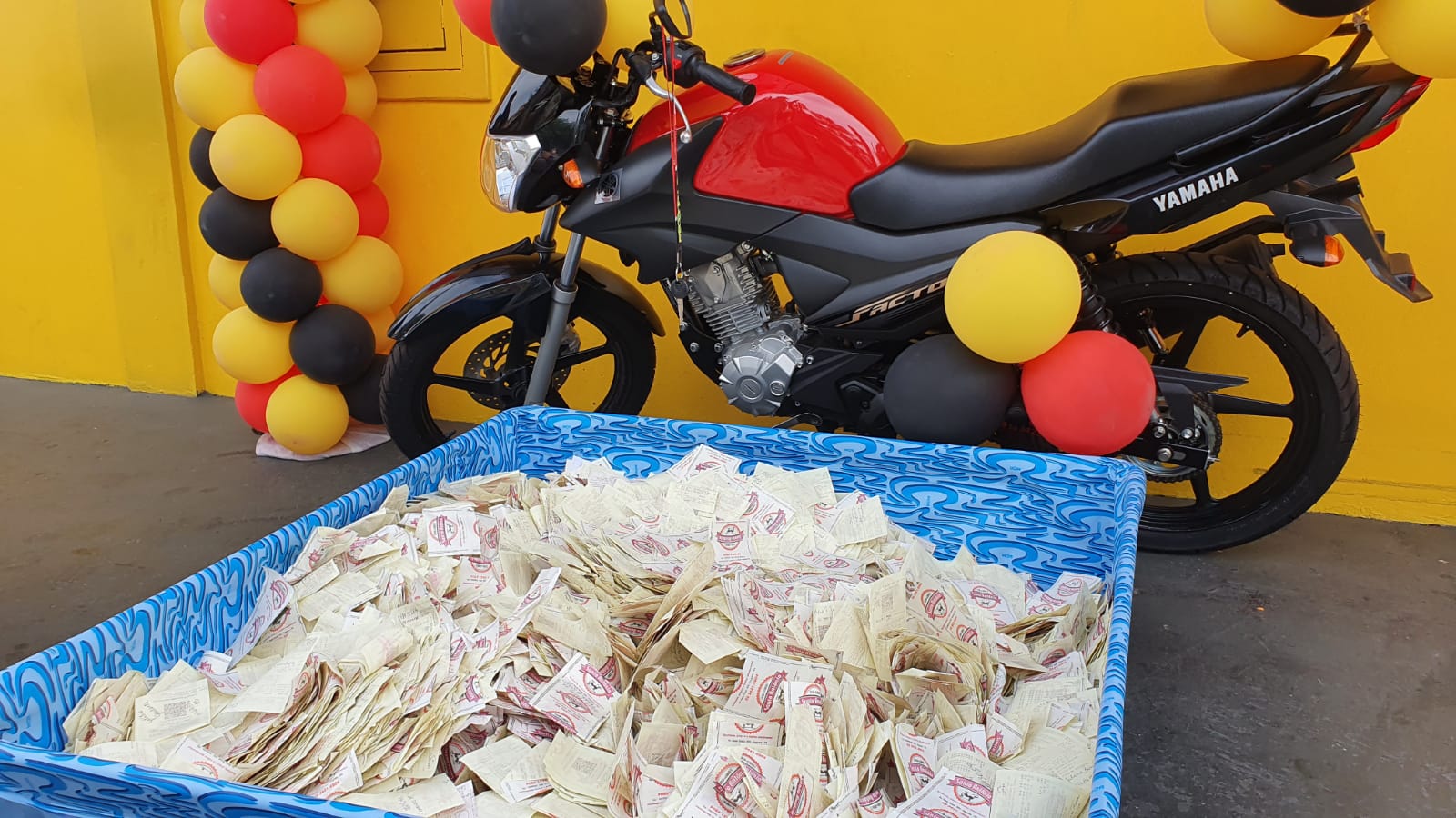 Casa de Carnes Santo Antônio realizou sorteio de duas motos entre seus clientes