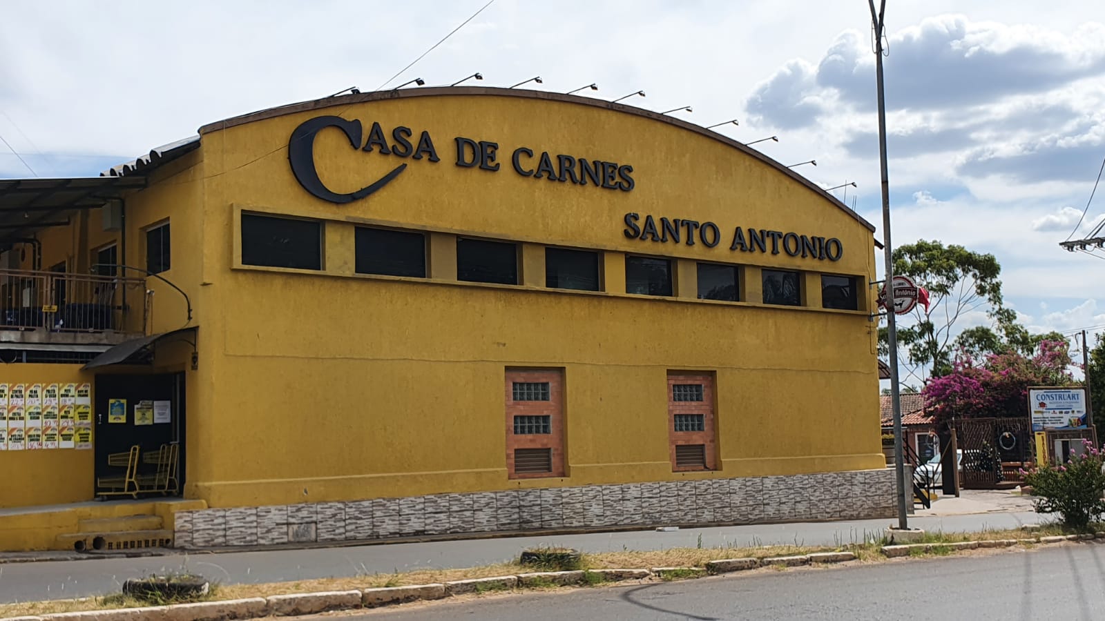 Casa de Carnes Santo Antônio realizou sorteio de duas motos entre seus clientes