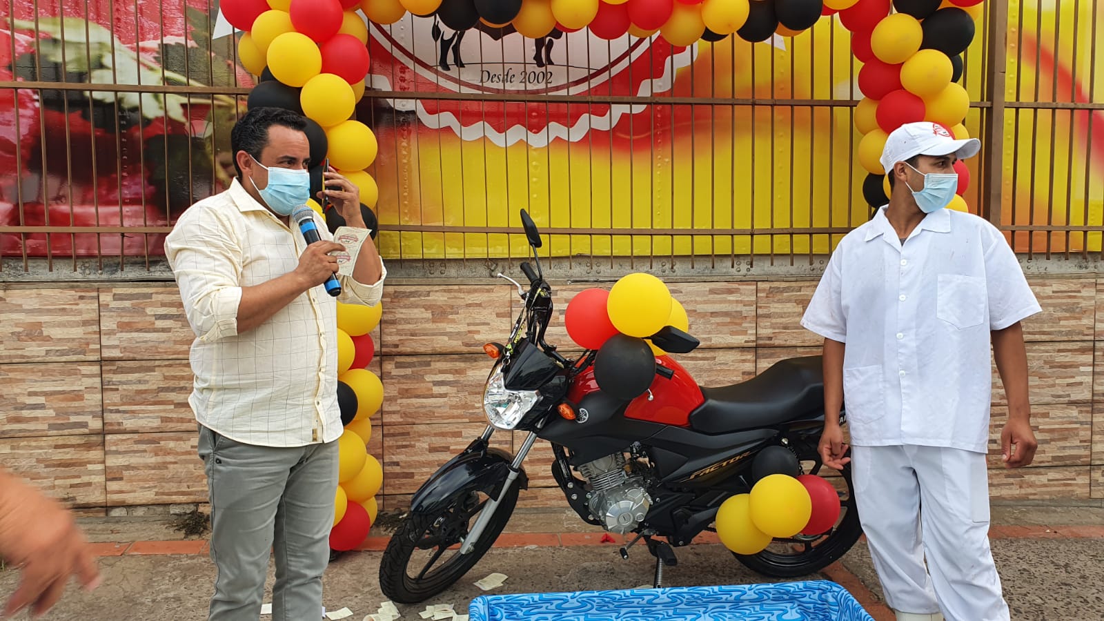 Casa de Carnes Santo Antônio realizou sorteio de duas motos entre seus clientes