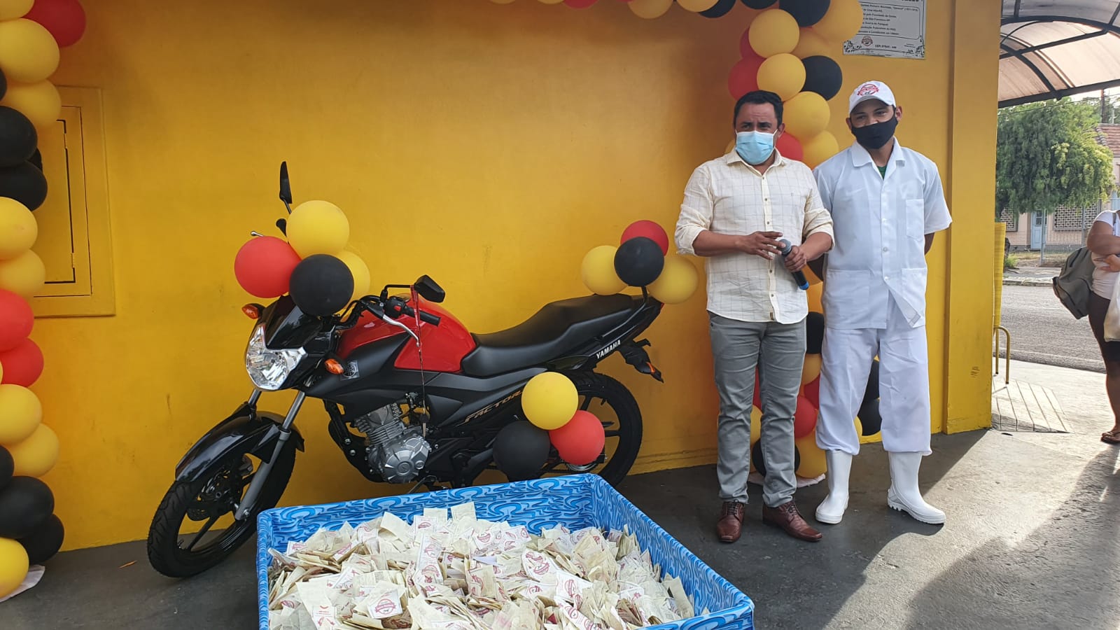 Casa de Carnes Santo Antônio realizou sorteio de duas motos entre seus clientes