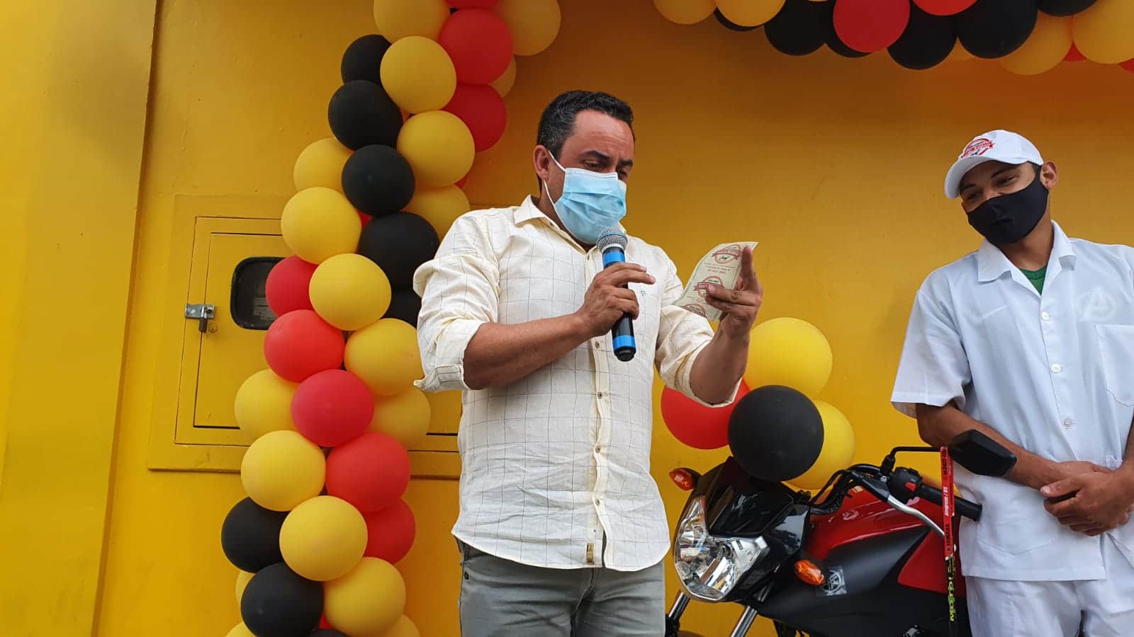 Casa de Carnes Santo Antônio realizou sorteio de duas motos entre seus clientes