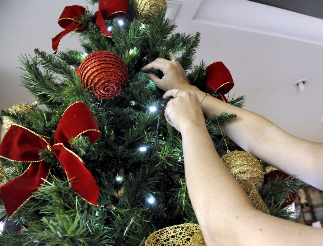 Segundo a tradição cristã, hoje é o dia de desmontar a árvore de Natal Segundo a tradição cristã, hoje é o dia de desmontar a árvore de Natal