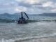Helicóptero cai no mar em praia de Florianópolis