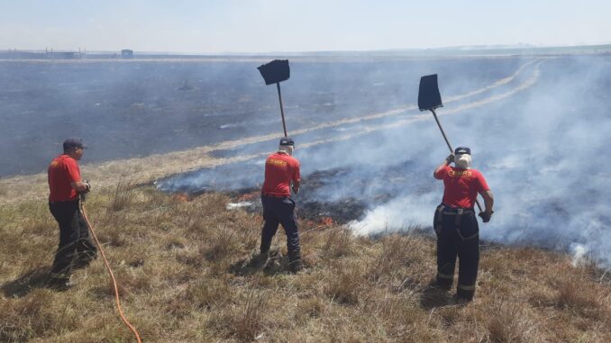 Relatos e imagens do maior incêndio em campo dos últimos tempos