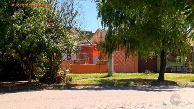Adolescente de 13 anos é atacado por pitbulls em Pelotas, diz polícia Adolescente de 13 anos é atacado por pitbulls em Pelotas, diz polícia