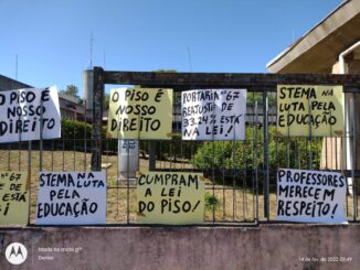 Piquete de professores em frente ao Centro Administrativo Municipal